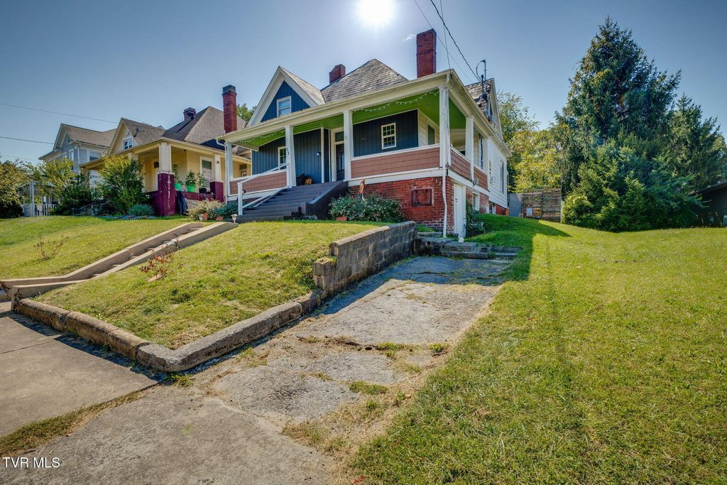 Photo of 216 Taylor Street, Bristol, TN 37620 (MLS # 9986345)