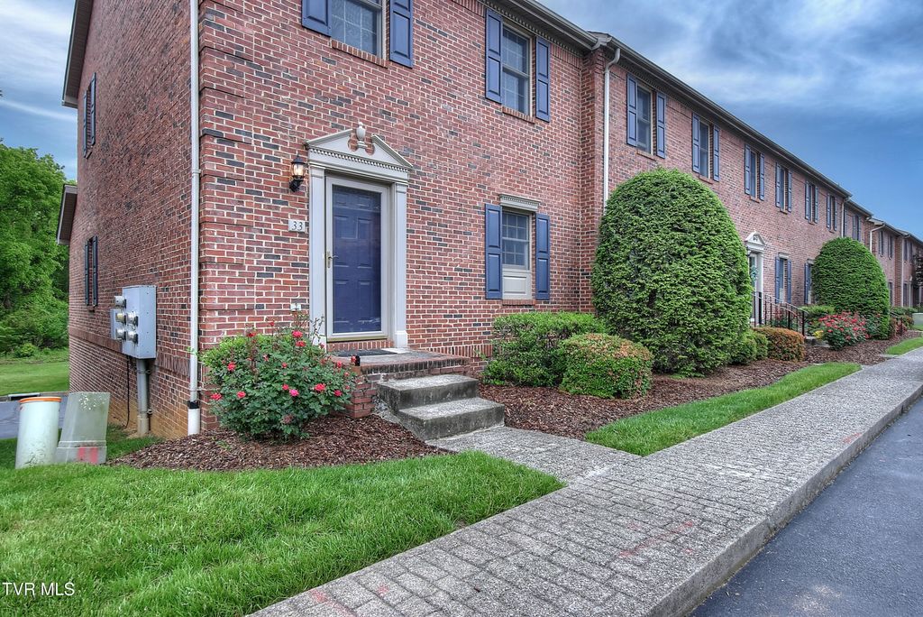 Photo of 33 Oak Leaf Circle #33, Johnson City, TN 37601 (MLS # 9989679)