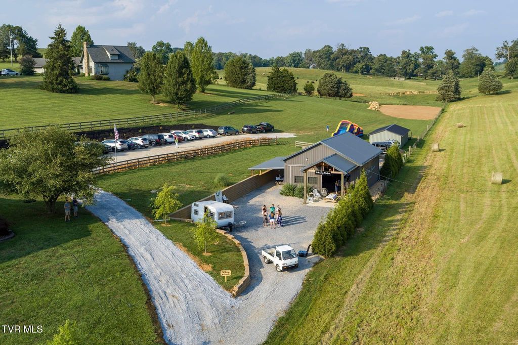 Photo of 3220 Knob Creek Road, Johnson City, TN 37615 (MLS # 9989912)