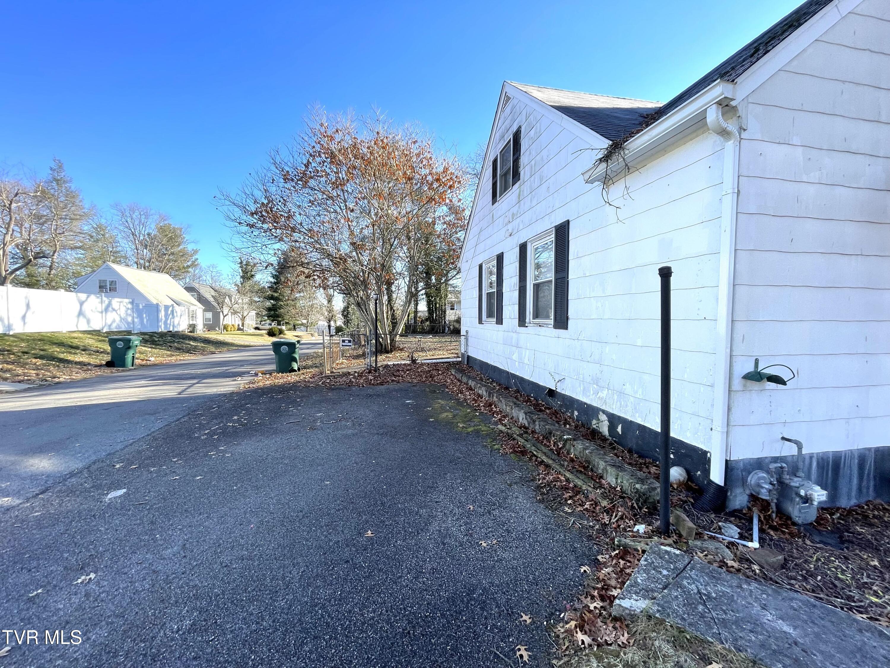 371 Douglas Street, Bristol, Virginia image 6