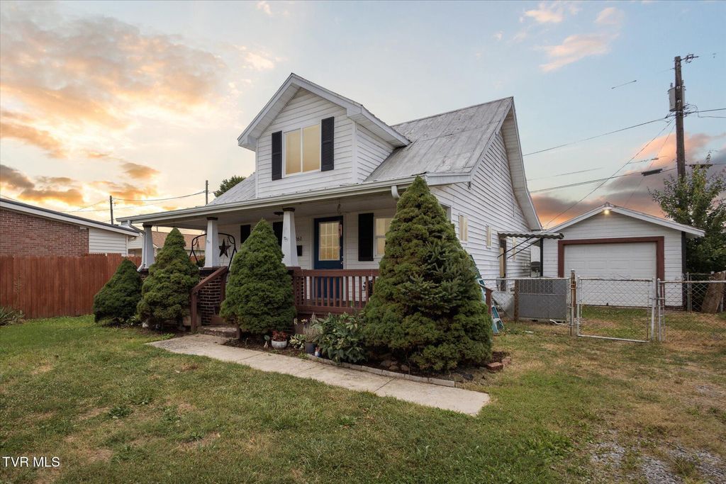 Photo of 1261 Chestnut Street, Kingsport, TN 37664 (MLS # 9983301)