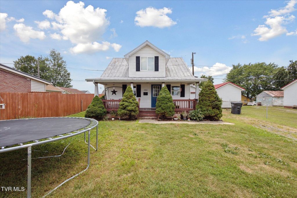 Photo of 1261 Chestnut Street, Kingsport, TN 37664 (MLS # 9983301)