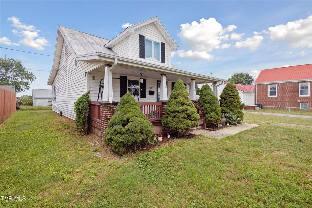 Photo of 1261 Chestnut Street, Kingsport, TN 37664 (MLS # 9983301)