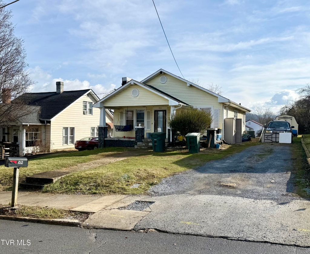 Photo of 506 Watauga Avenue, Elizabethton, TN 37643 (MLS # 9991463)