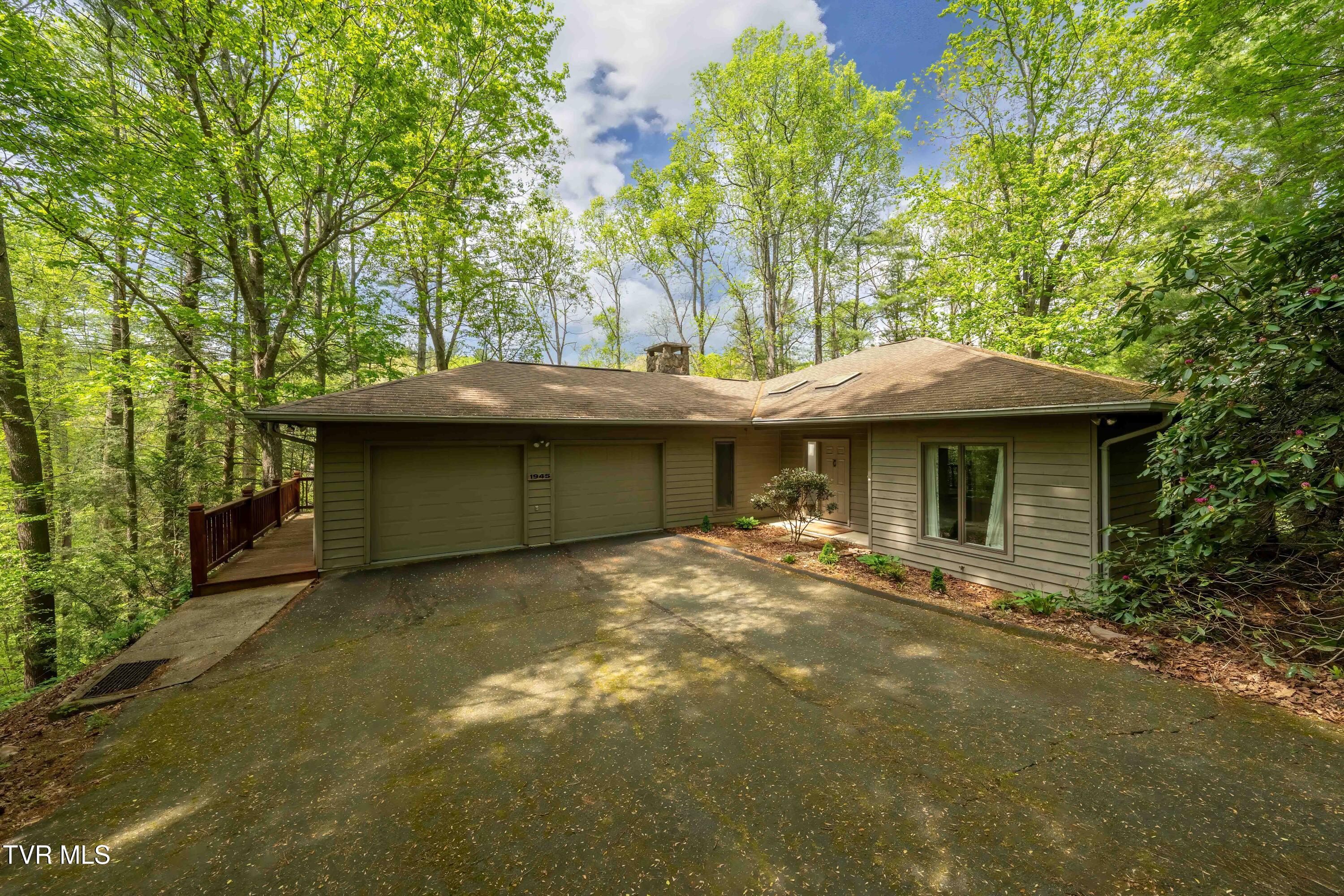 1945 Sage Valley Circle, Mountain City, Tennessee image 4