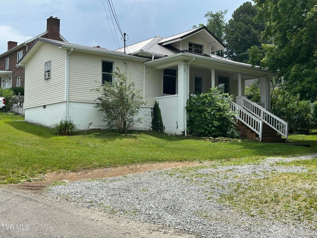 Photo of 310 Nottingham Avenue, Wise, VA 24293 (MLS # 9982344)
