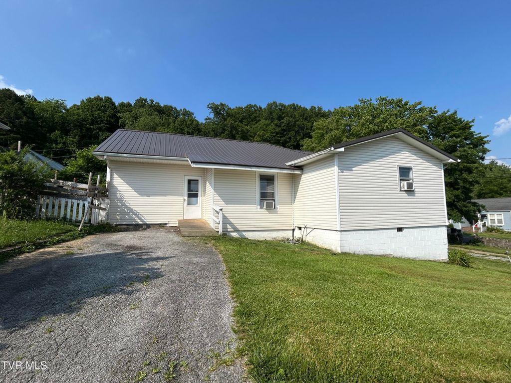 Photo of 310 Nottingham Avenue, Wise, VA 24293 (MLS # 9982344)