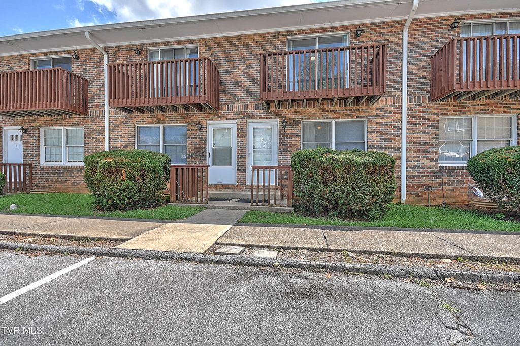 Photo of 1805 King College Road #E4, Bristol, TN 37620 (MLS # 9984116)