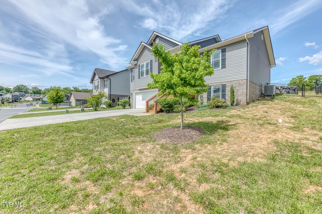 Photo of 1366 Lemongrass Drive, Jonesborough, TN 37659 (MLS # 9994623)