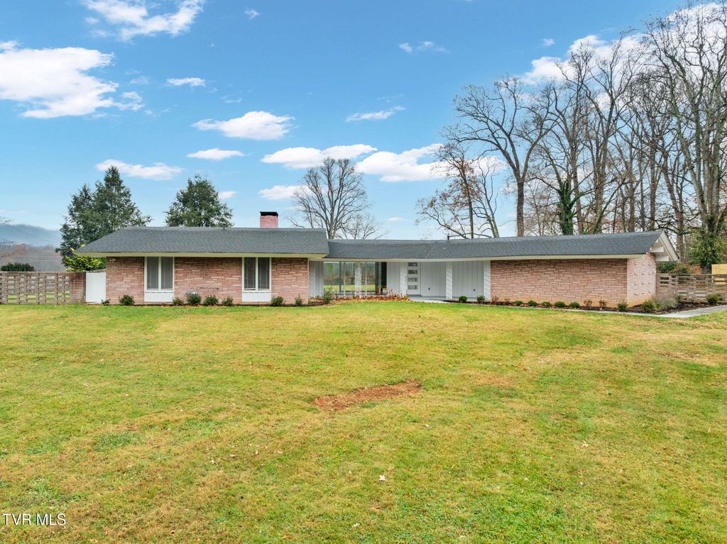 Photo of 2911 Walnut Street, Johnson City, TN 37604 (MLS # 9988945)