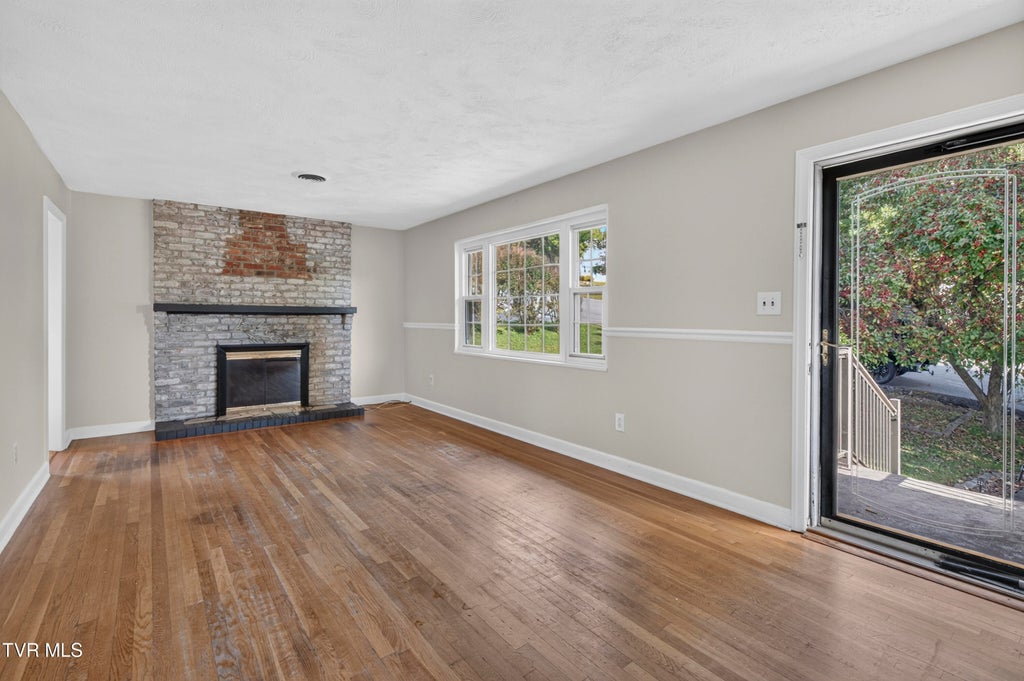 Photo of 416 Sherwood Road, Bristol, VA 24201 (MLS # 10002141)