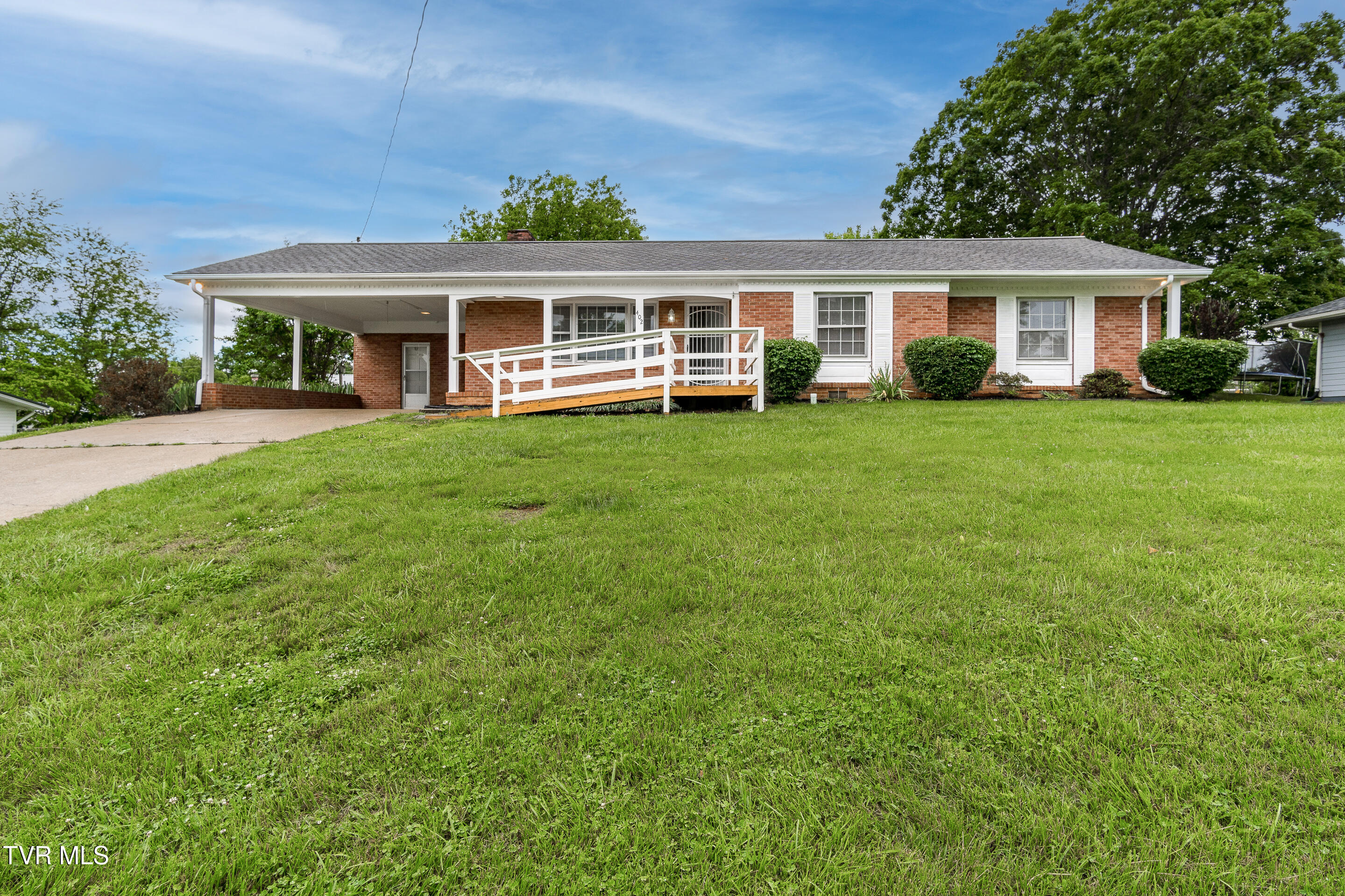 402 Crockett Lane, Greeneville, Tennessee image 2