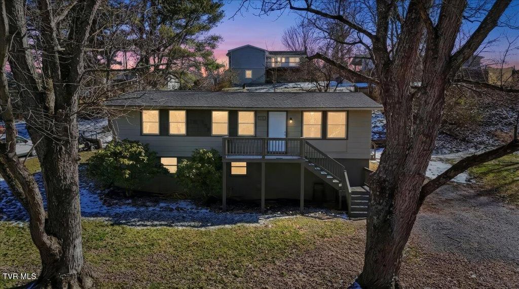 Photo of 212 Highland Circle, Bluff City, TN 37618 (MLS # 9990995)