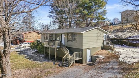 Photo of 212 Highland Circle, Bluff City, TN 37618 (MLS # 9990995)