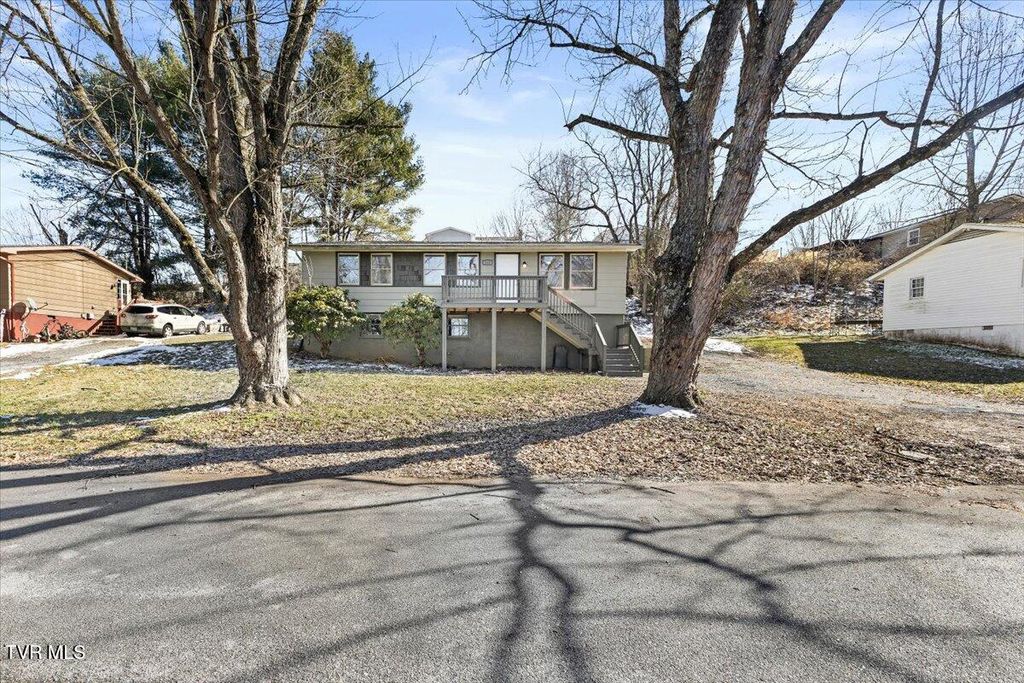 Photo of 212 Highland Circle, Bluff City, TN 37618 (MLS # 9990995)