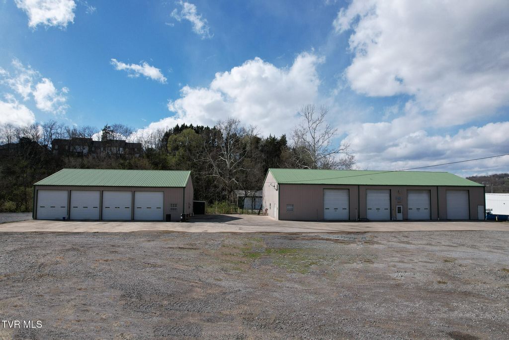 Photo of 401 Tilthammer Drive, Kingsport, TN 37663 (MLS # 9992647)