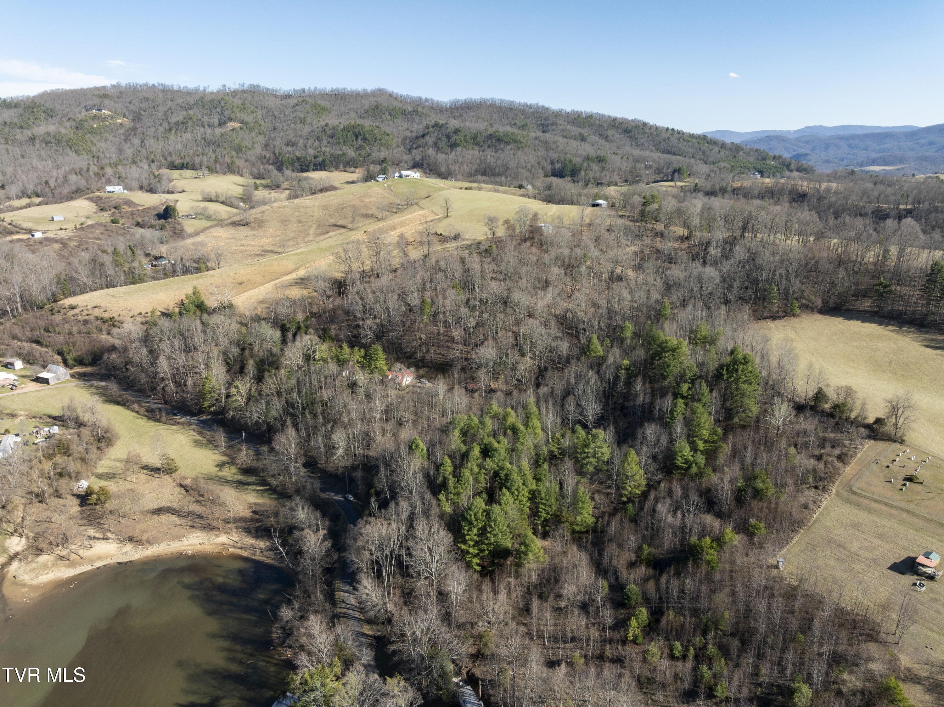 387 Goose Bradley Lane, Butler, Tennessee image 13