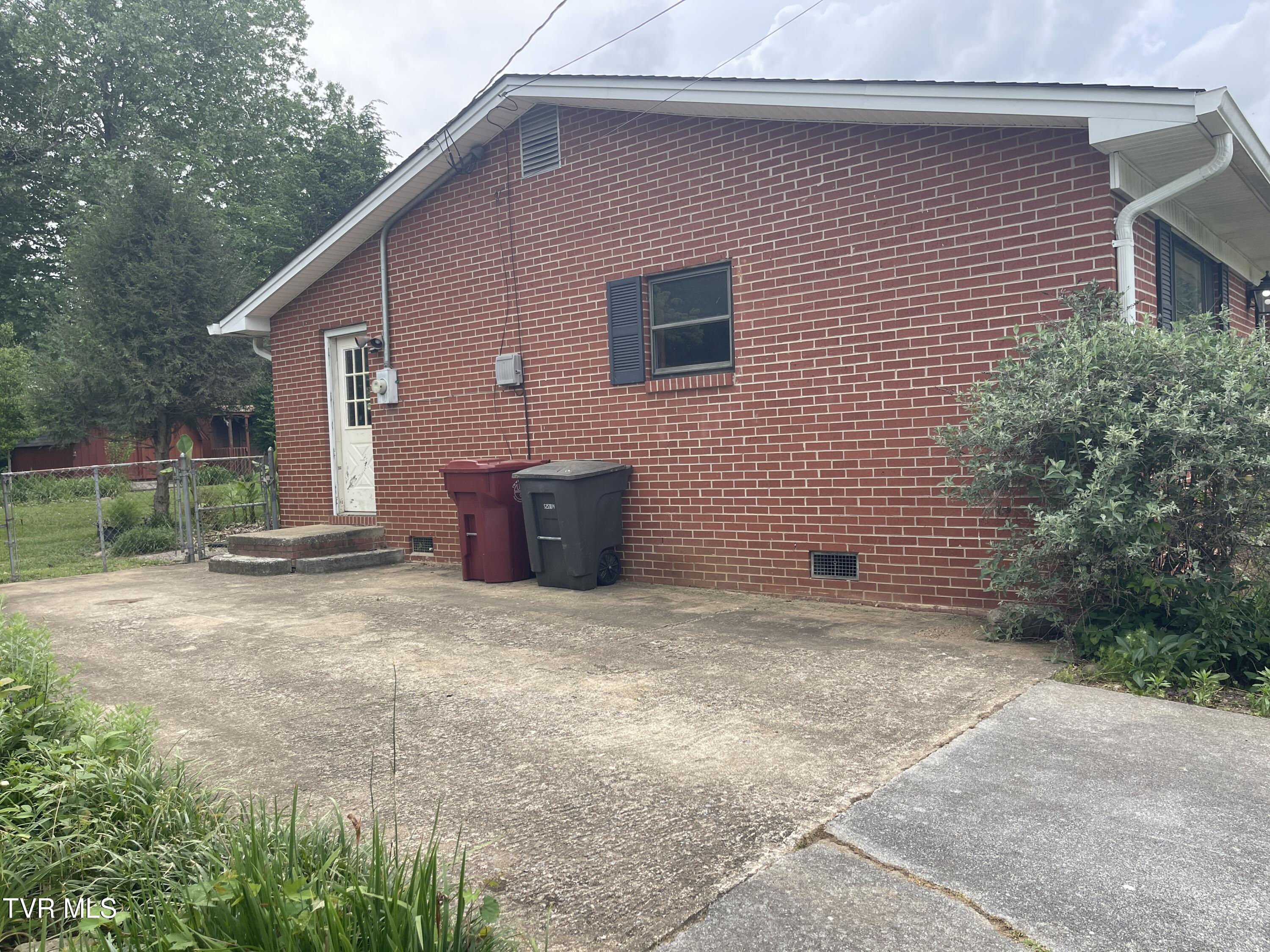 2709 Oak Cliff Court, Johnson City, Tennessee image 9