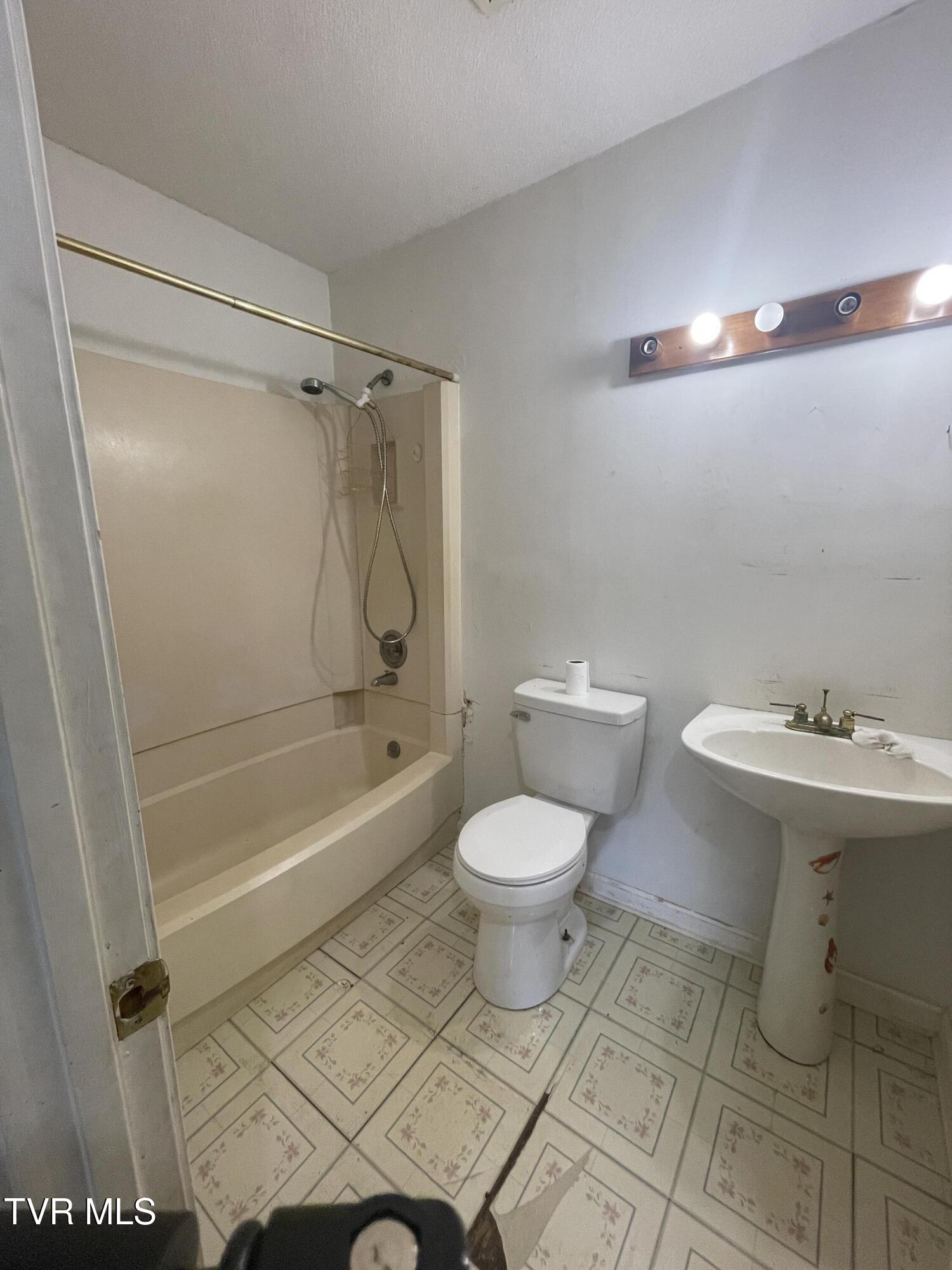 2709 Oak Cliff Court, Johnson City, Tennessee image 32