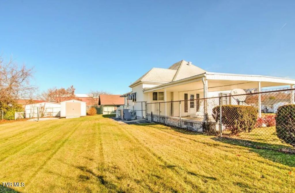 Photo of 1624 Edgemont Avenue, Bristol, TN 37620 (MLS # 9993554)