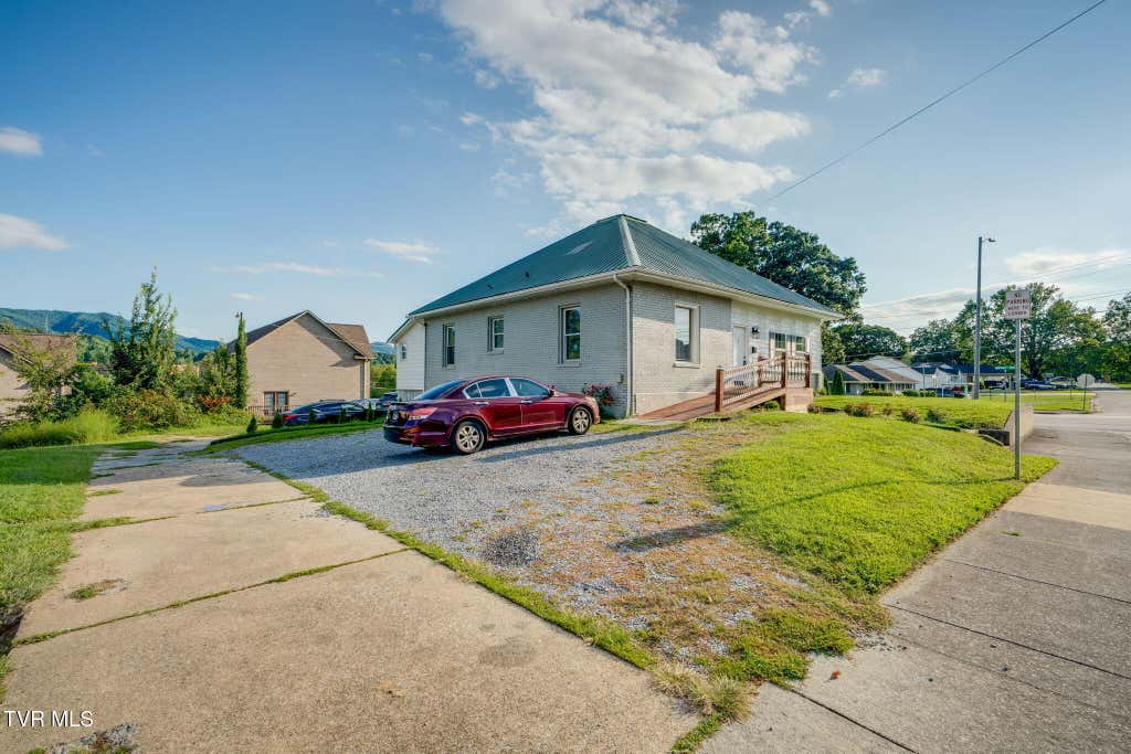 Photo of 427 Highland Avenue, Johnson City, TN 37604 (MLS # 9999863)