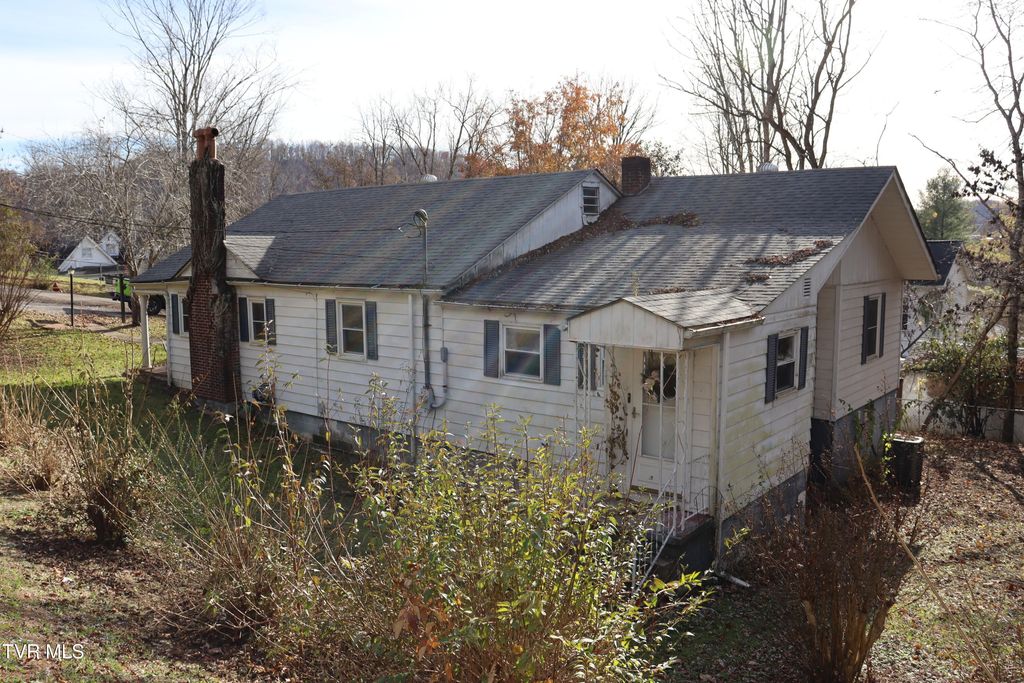 Photo of 209 Greenwood Avenue, Pennington Gap, VA 24277 (MLS # 9988355)