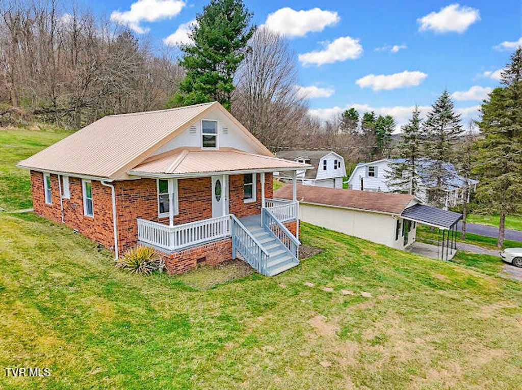 Photo of 1927 Fincastle Turnpike, Tazewell, VA 24651 (MLS # 9993180)