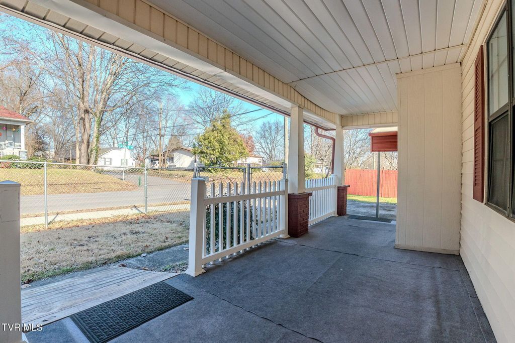 Photo of 501 Glen Dale Ave, Athens, TN 37303 (MLS # 9989271)