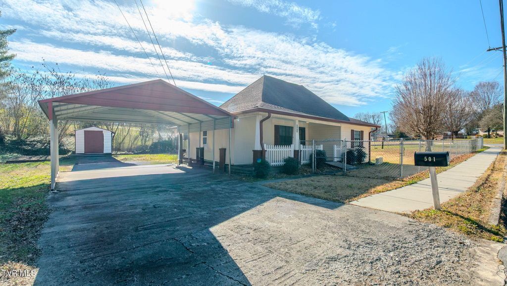 Photo of 501 Glen Dale Ave, Athens, TN 37303 (MLS # 9989271)