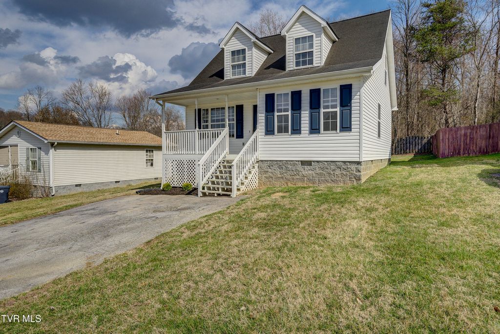 Photo of 121 Saint James Place, Bristol, TN 37620 (MLS # 9992621)