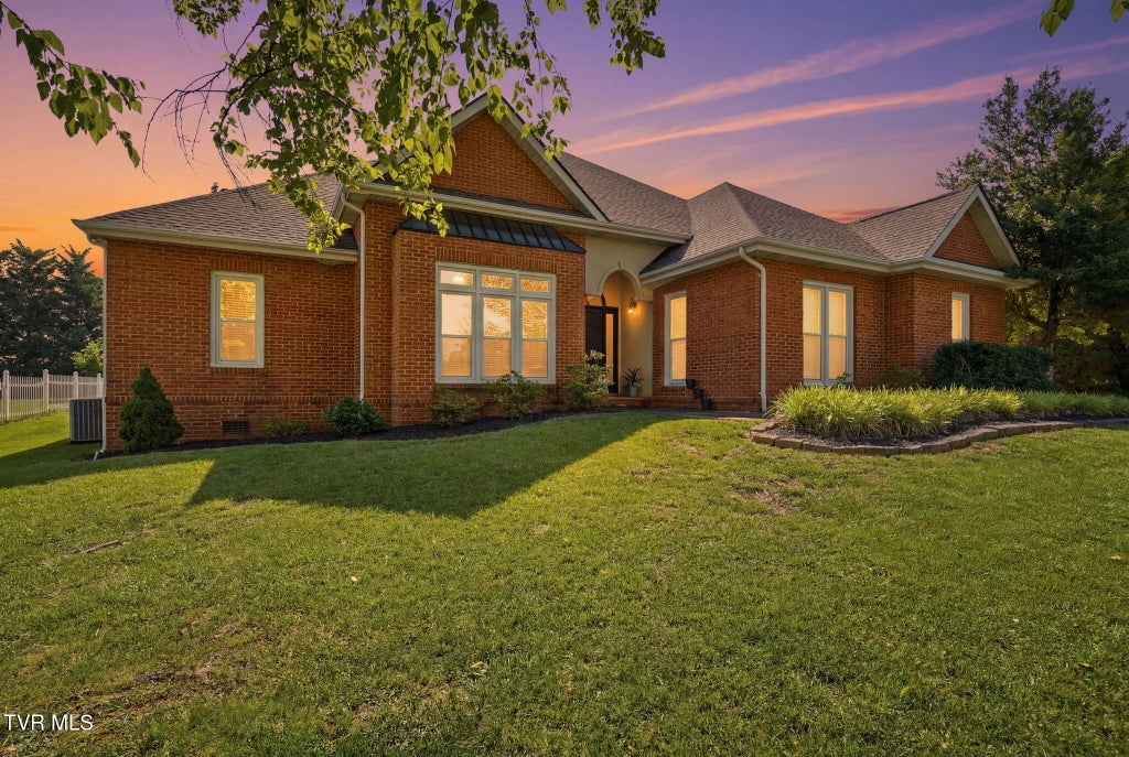 Photo of 105 Shadowood Drive, Johnson City, TN 37604 (MLS # 9996160)