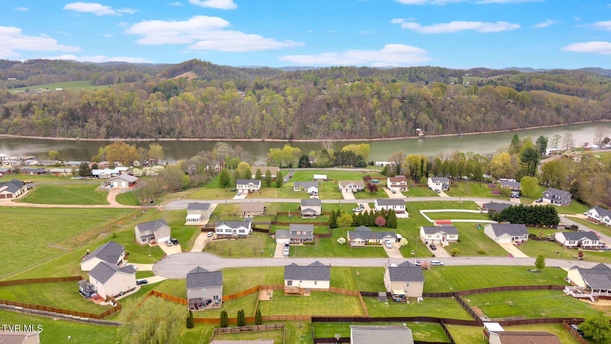 2017 Cody Cove, Bluff City, Tennessee image 40