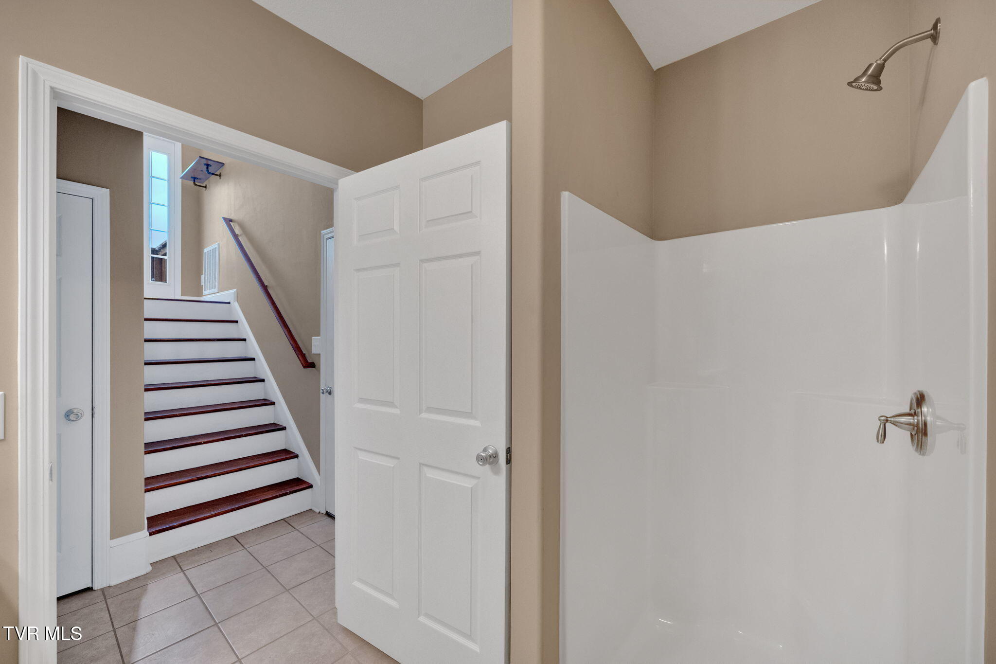 2017 Cody Cove, Bluff City, Tennessee image 28
