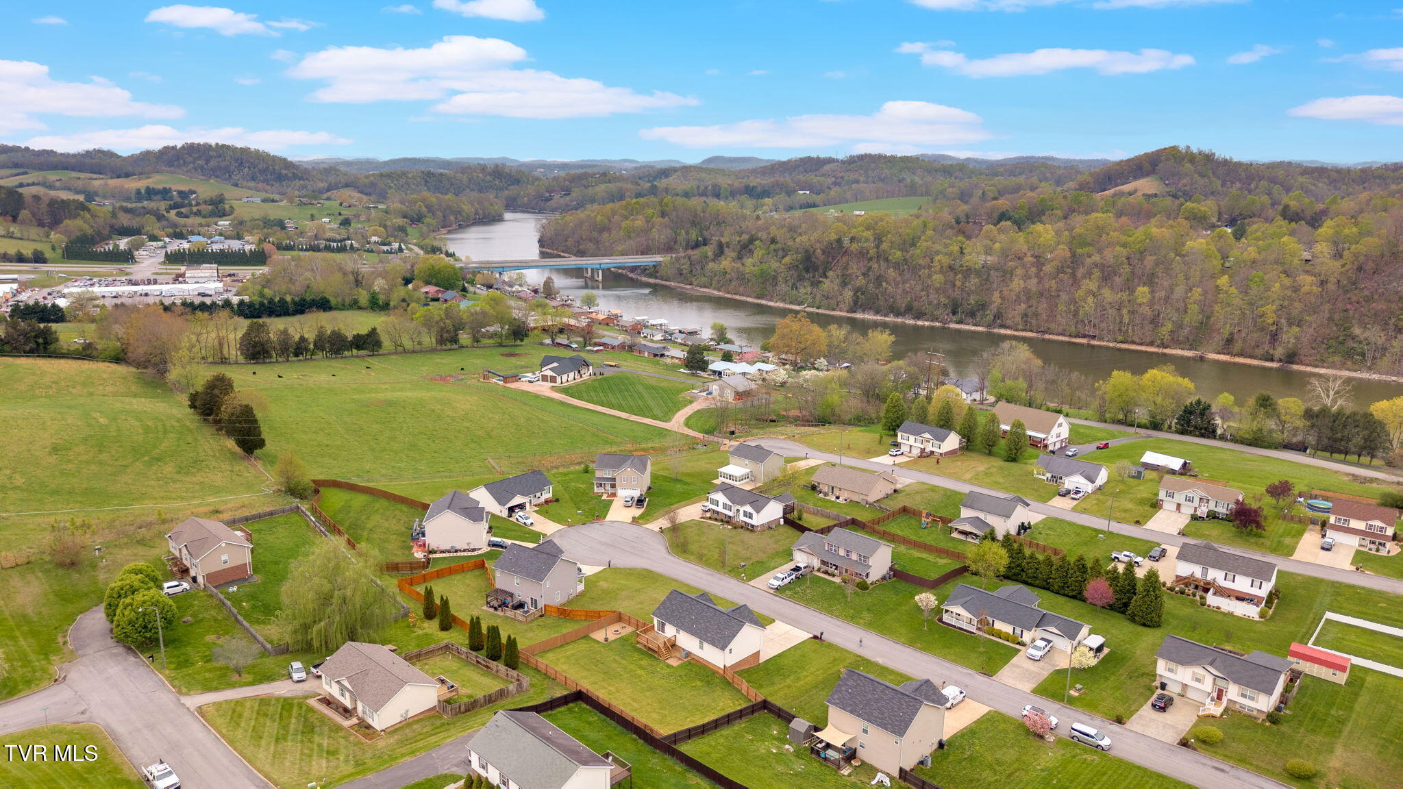 2017 Cody Cove, Bluff City, Tennessee image 39