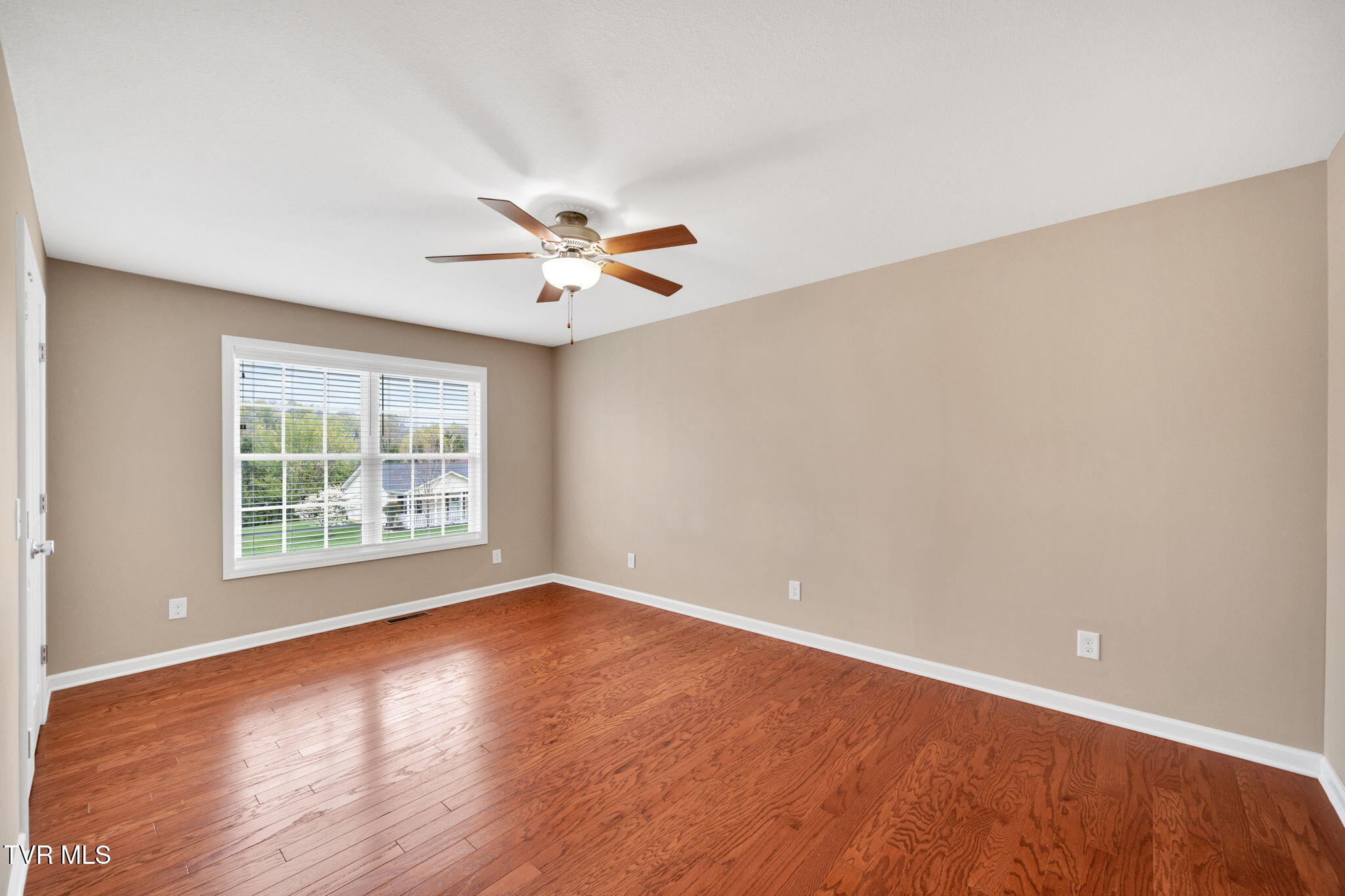 2017 Cody Cove, Bluff City, Tennessee image 22