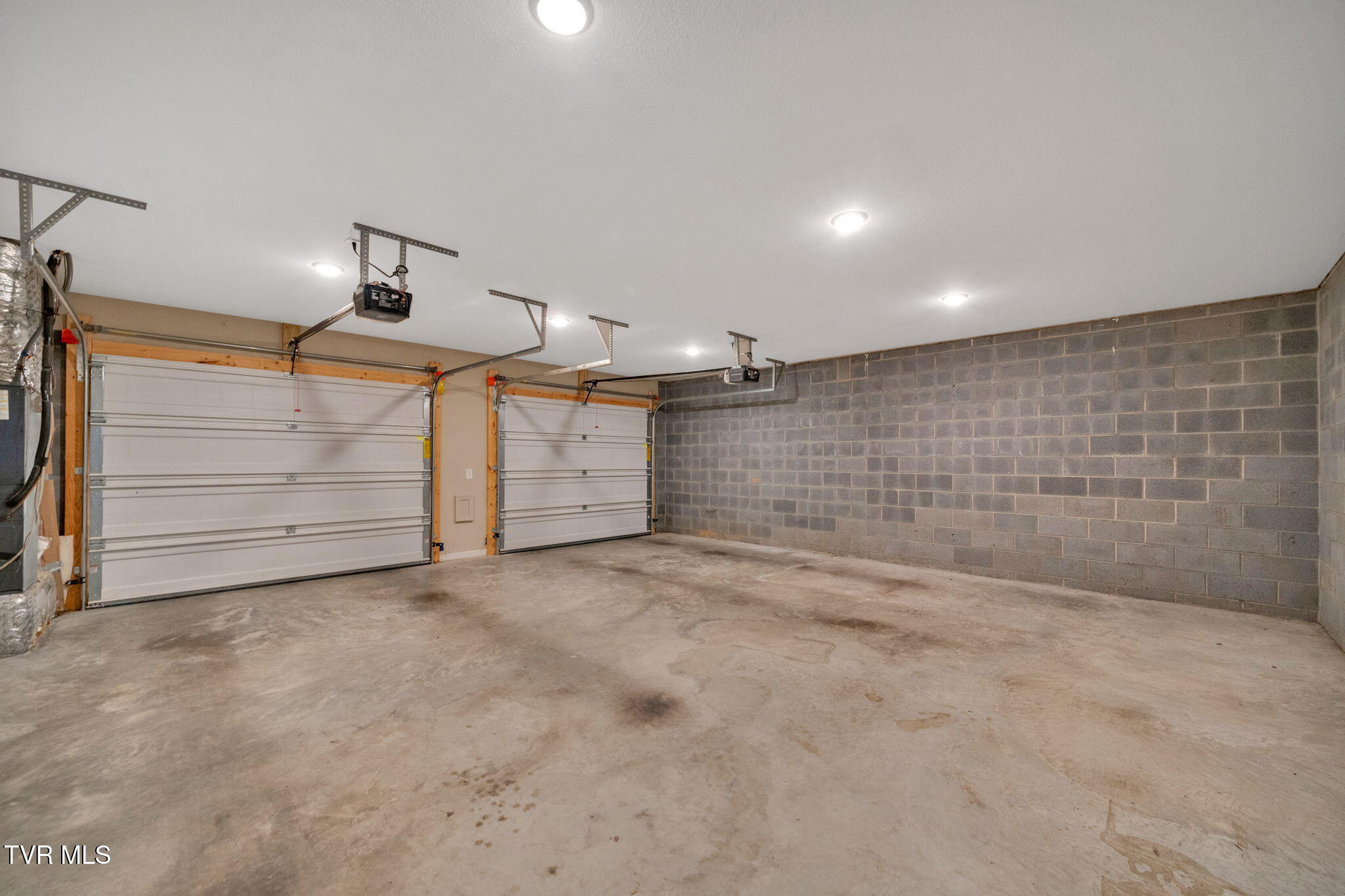 2017 Cody Cove, Bluff City, Tennessee image 30