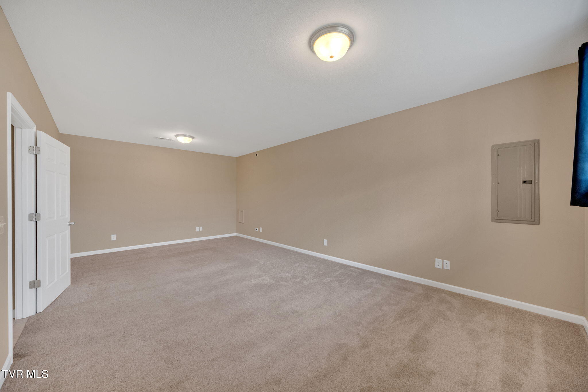 2017 Cody Cove, Bluff City, Tennessee image 25