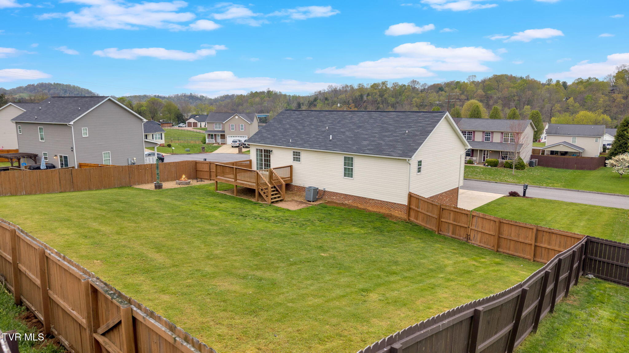 2017 Cody Cove, Bluff City, Tennessee image 35