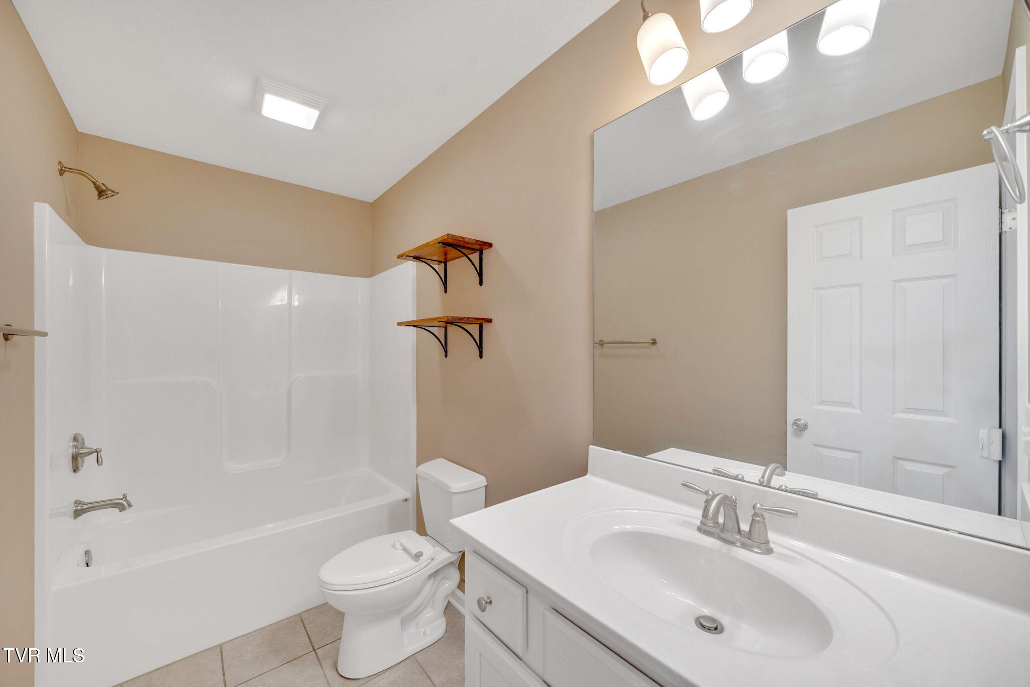 2017 Cody Cove, Bluff City, Tennessee image 16
