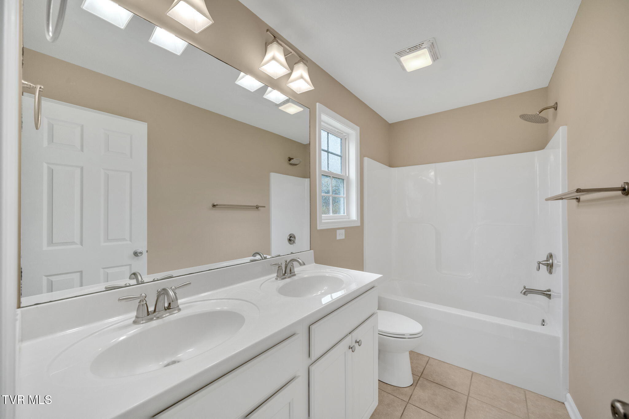 2017 Cody Cove, Bluff City, Tennessee image 24
