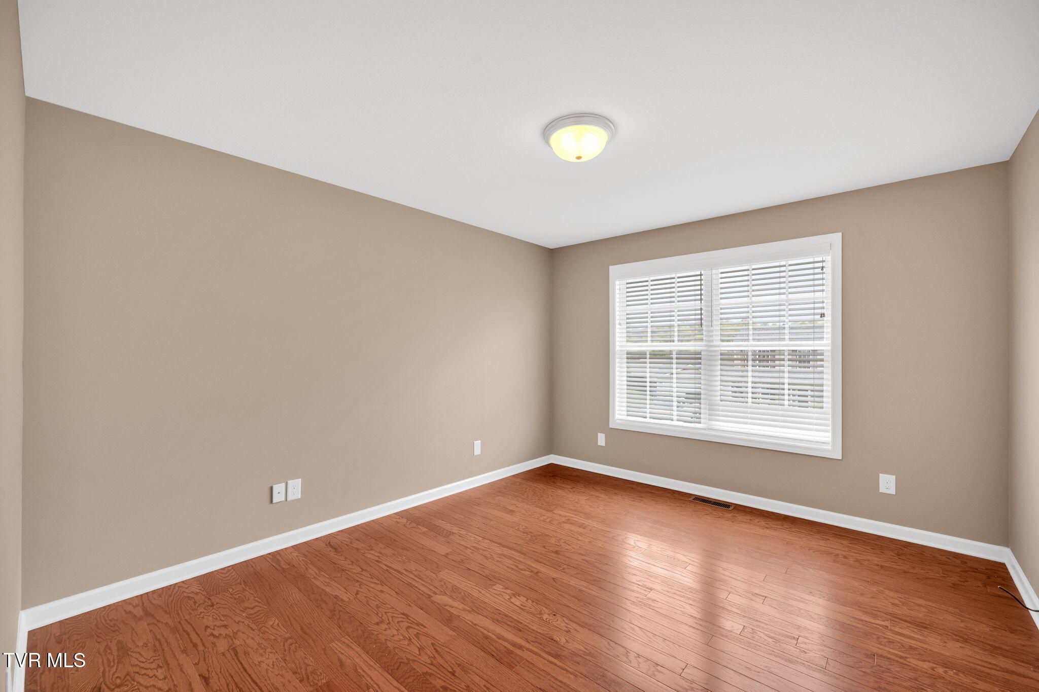 2017 Cody Cove, Bluff City, Tennessee image 20