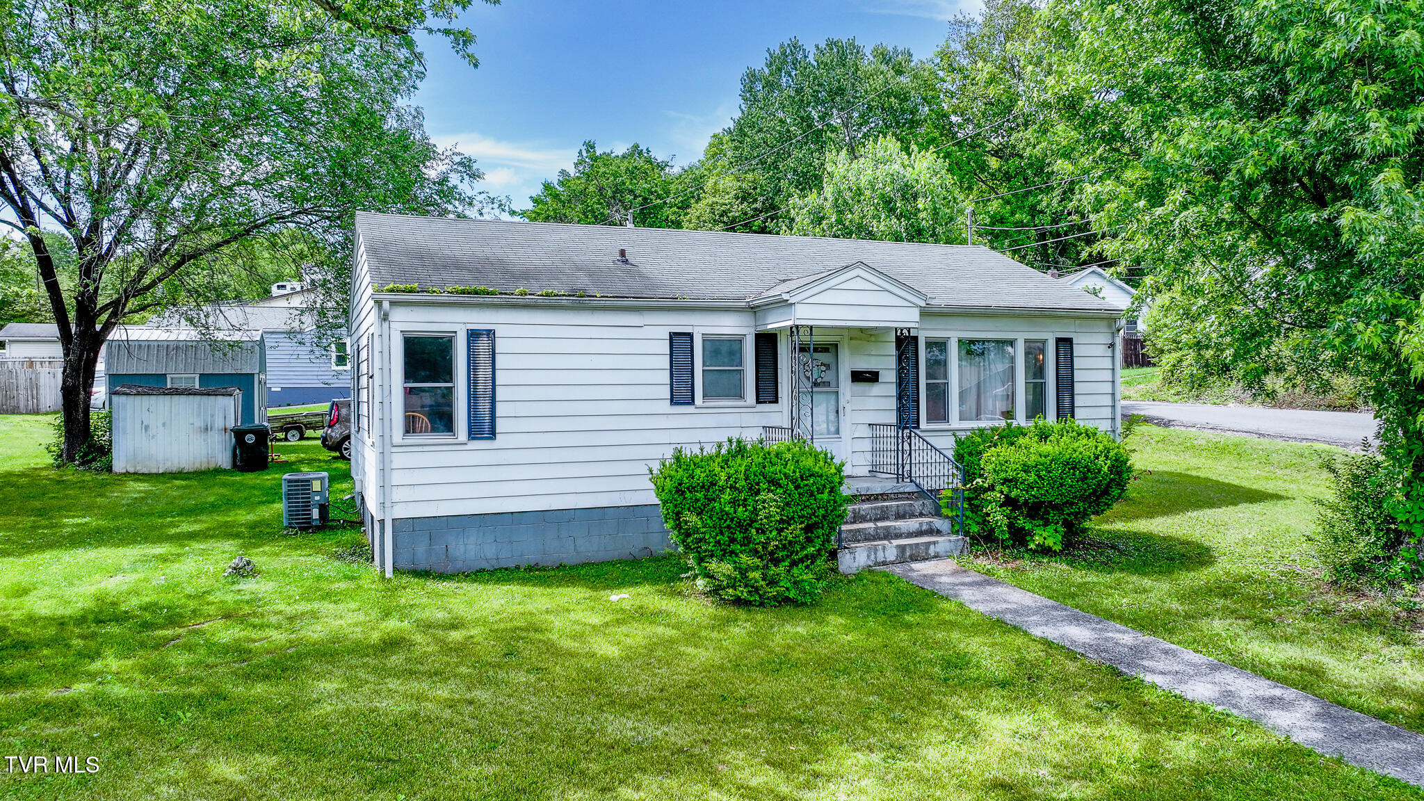 401 Crockett Street, Bristol, Virginia image 1