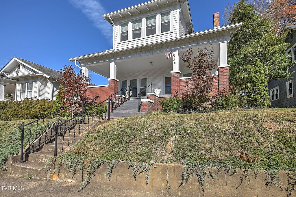 Photo of 1009 Lawrence Avenue, Bristol, VA 24201 (MLS # 9987278)