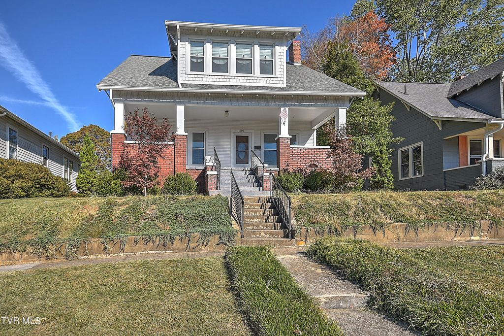 Photo of 1009 Lawrence Avenue, Bristol, VA 24201 (MLS # 9987278)