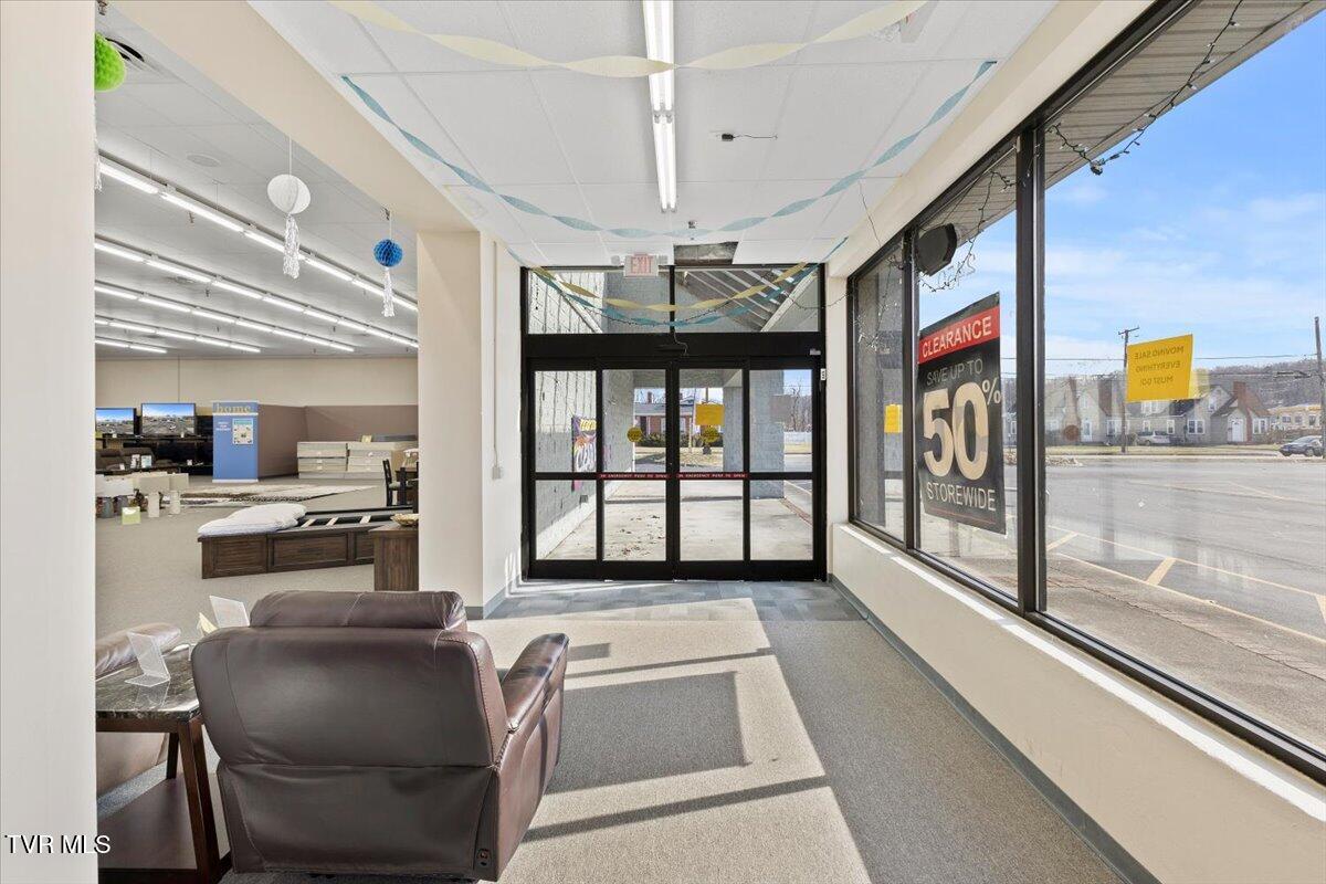 2450 Memorial Boulevard