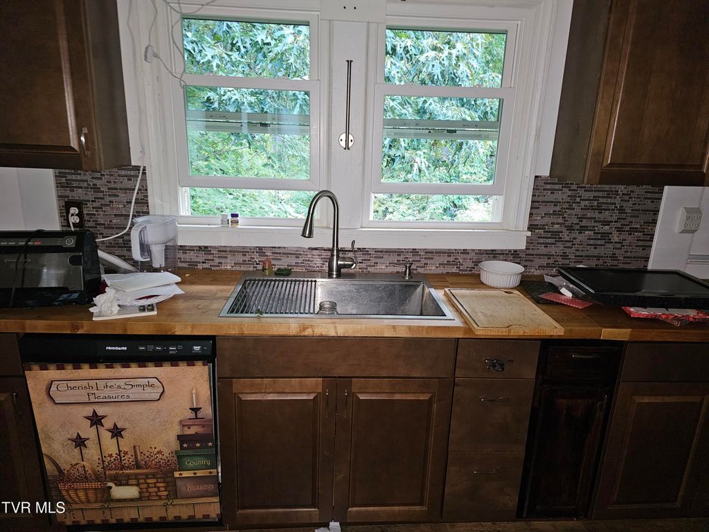 Photo of 3910 Bond Drive, Kingsport, TN 37664 (MLS # 9989835)