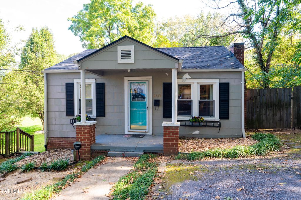Photo of 2613 Nathan Street, Kingsport, TN 37664 (MLS # 9987039)
