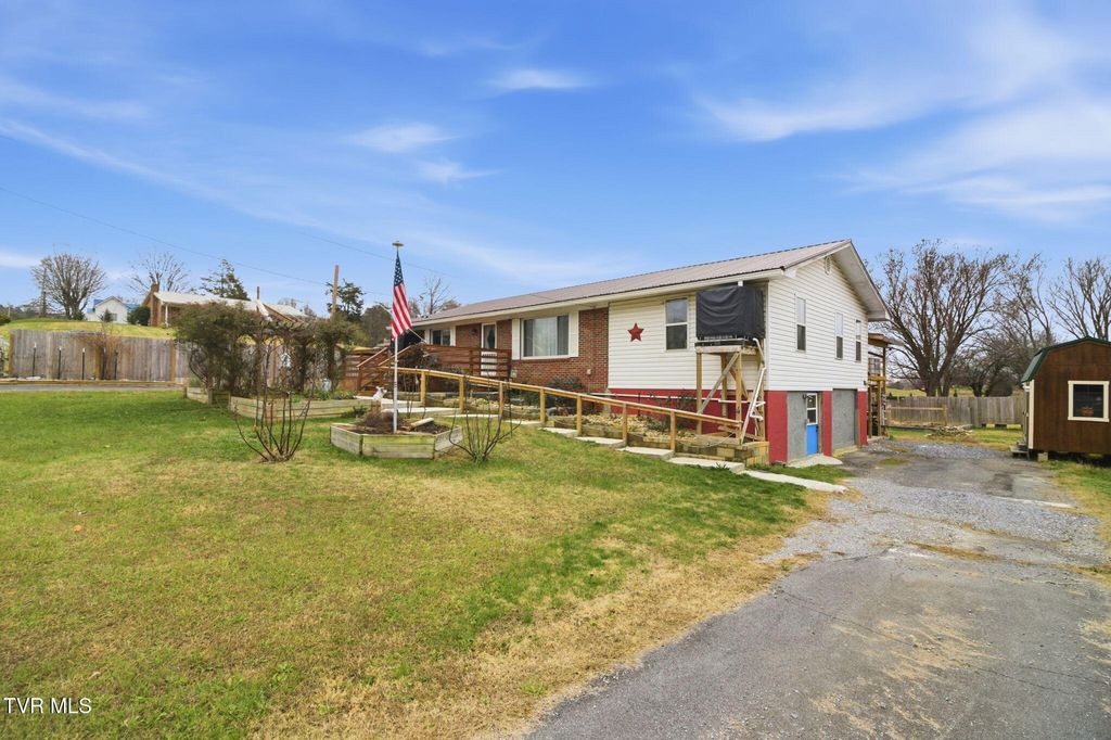 Photo of 30 Deerfoot Lane, Greeneville, TN 37743 (MLS # 9989118)