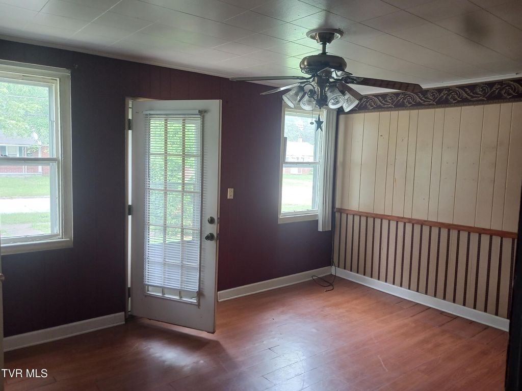 Photo of 2040 Sherwood Road, Kingsport, TN 37664 (MLS # 9997369)