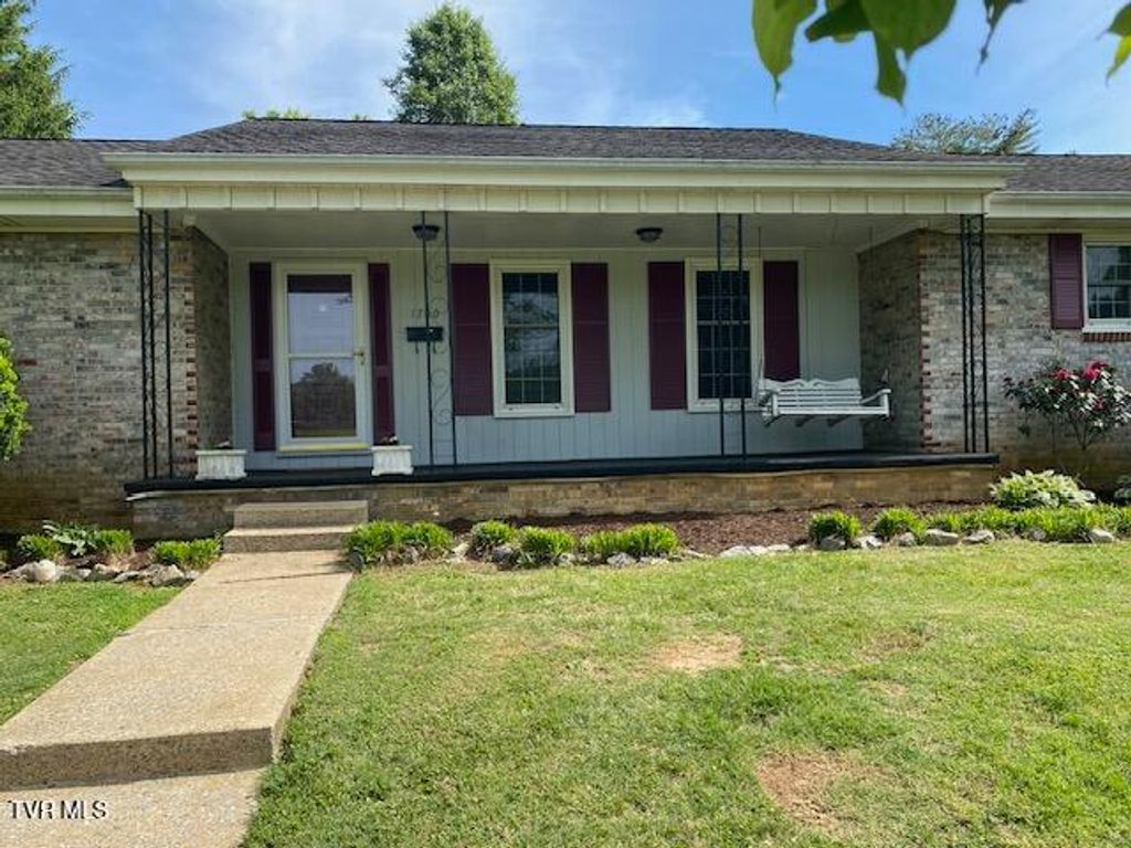Photo of 1700 Tee Court, Johnson City, TN 37601 (MLS # 9994552)